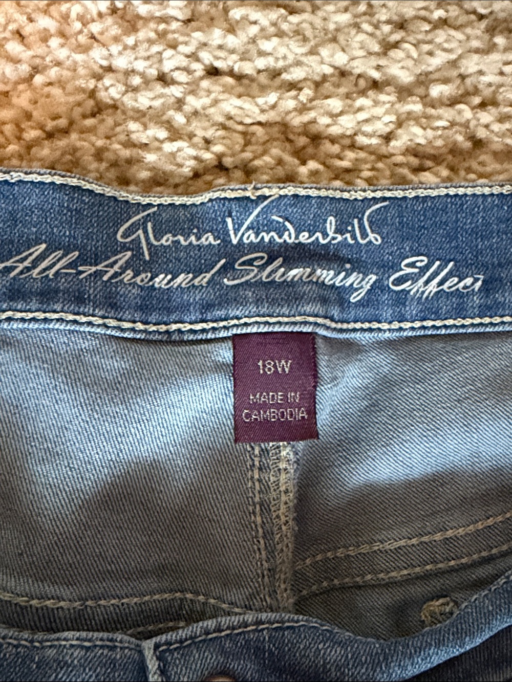 Women’s Light Blue Denim Capri Jeans - Picture 3 of 3